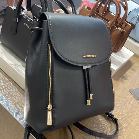 Michael Kors Backpack Bag Phoebe Medium Flap Drawstring Backpack Black 
NWT - Picture 11 of 16